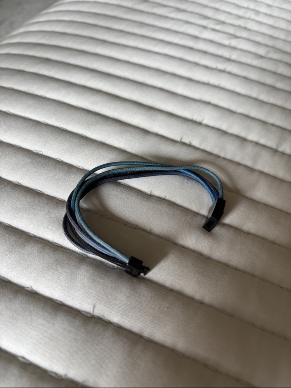 Tateossian Men’s Multi-Strand Blue Gradient Elastic Band.8 inch